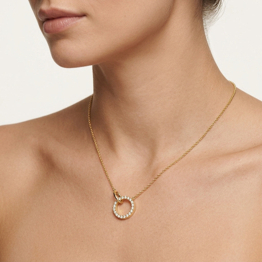 lab grown diamond circle pendant necklace in yellow gold