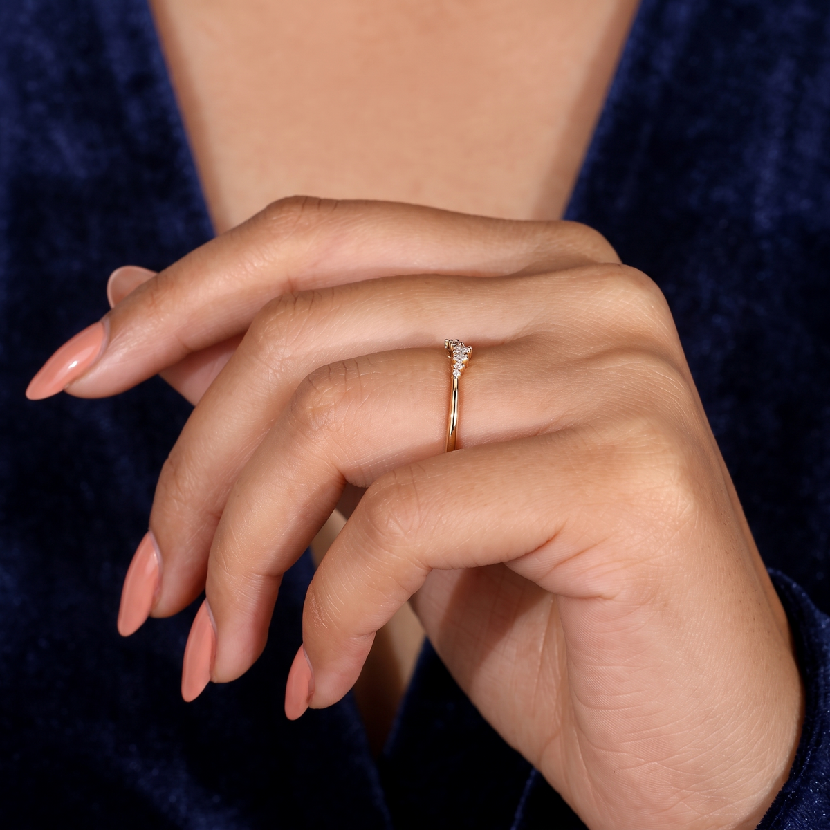 graduated seven-stone diamond wedding band