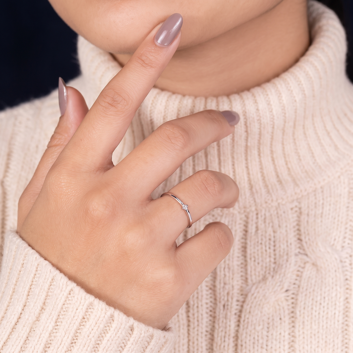 single-stone solitaire diamond wedding band