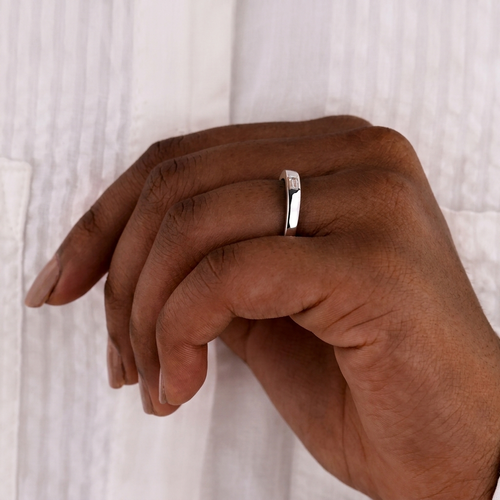 single flush-set baguette diamond solitaire band
