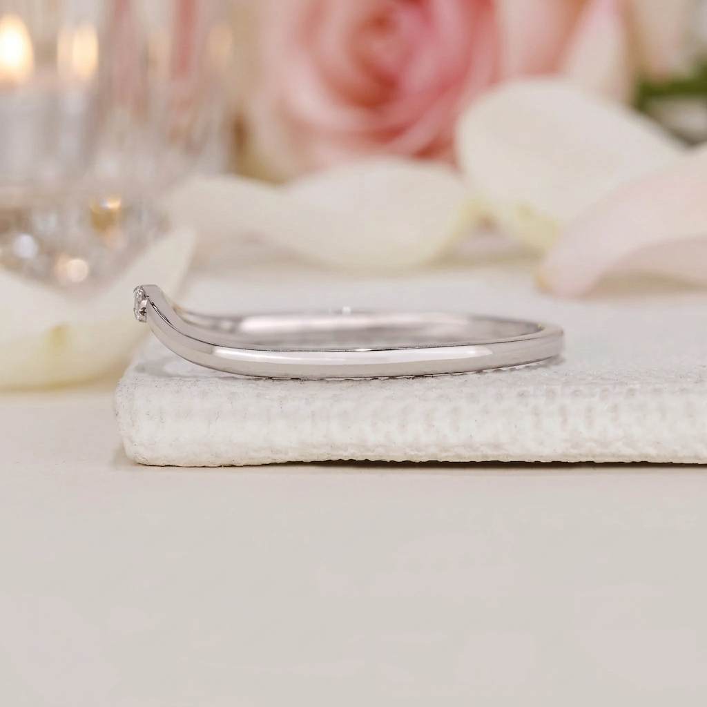 curved three-stone diamond chevron wedding band in gold