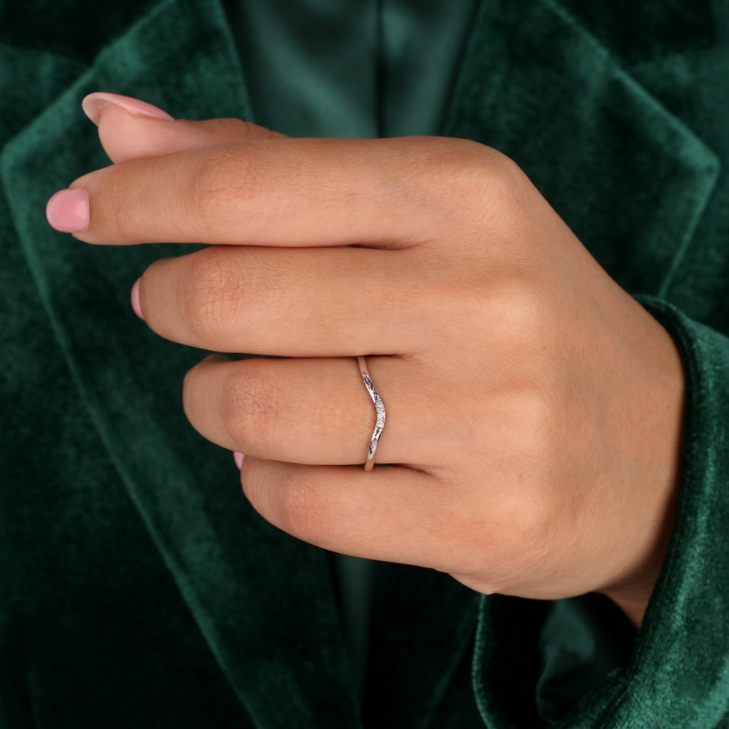 curved three-stone diamond chevron wedding band in gold
