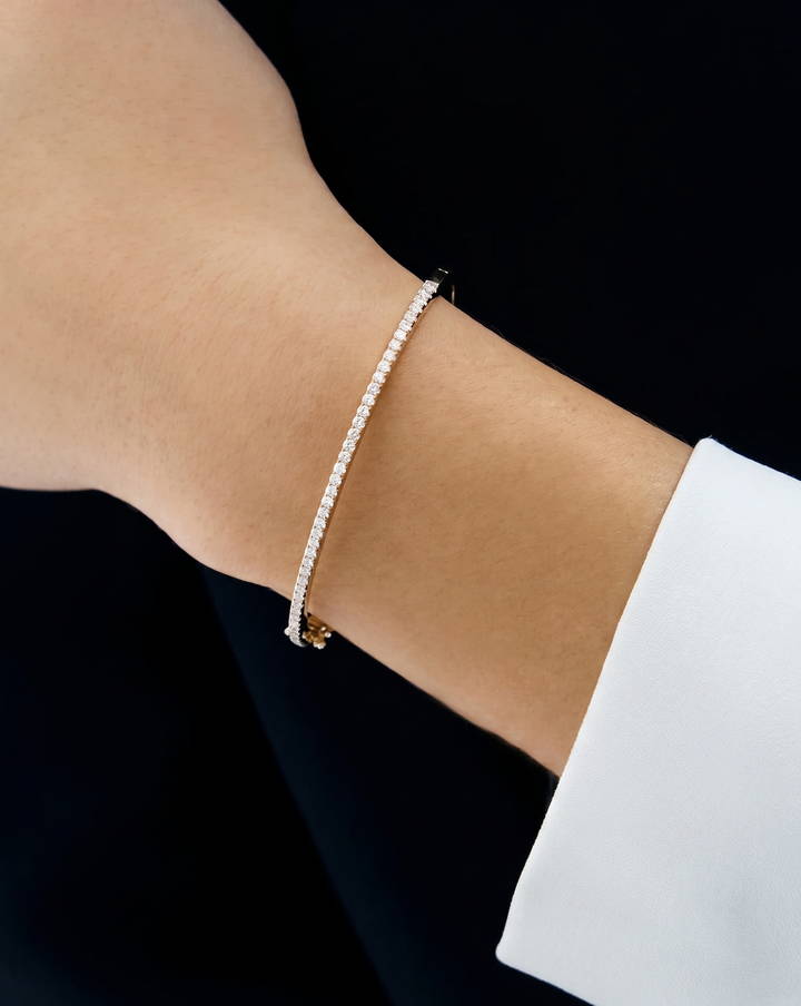Lab Grown Round Diamond Shared Prong Line Bangle