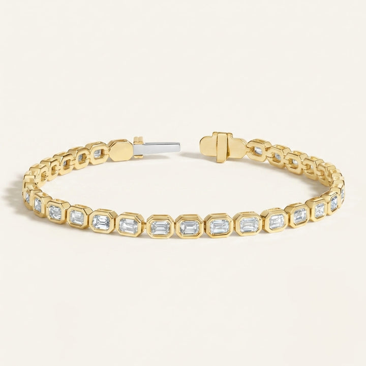 Bezel-Set Emerald Cut Diamond Tennis Bracelet in Gold