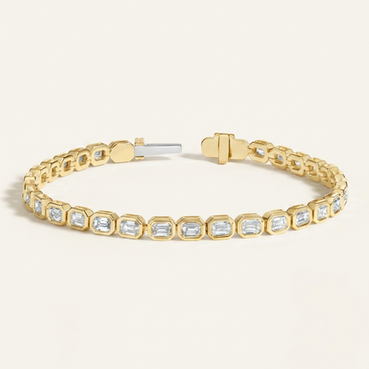Bezel-Set Emerald Cut Diamond Tennis Bracelet in Gold