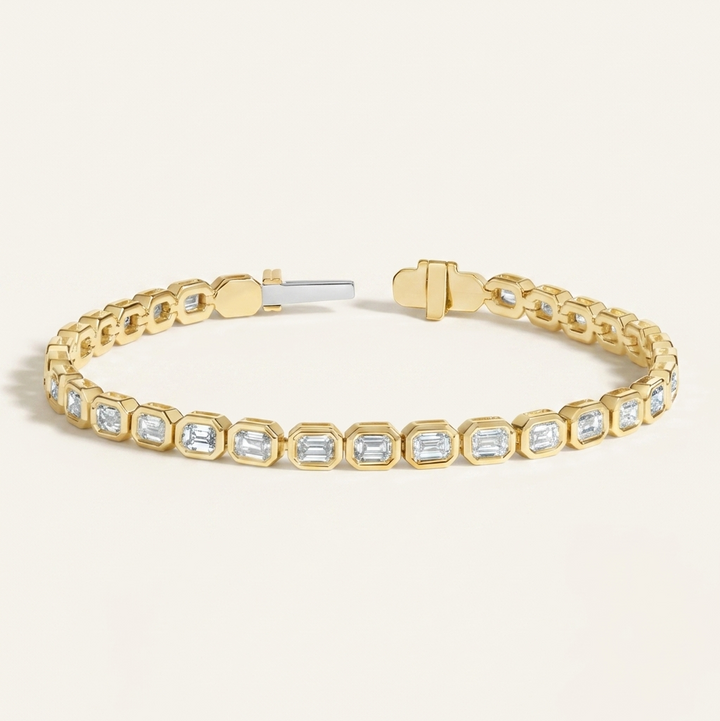 Bezel-Set Emerald Cut Diamond Tennis Bracelet in Gold