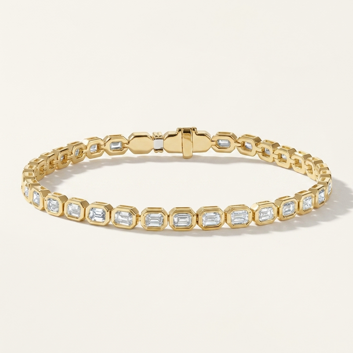 Bezel-Set Emerald Cut Diamond Tennis Bracelet in Gold