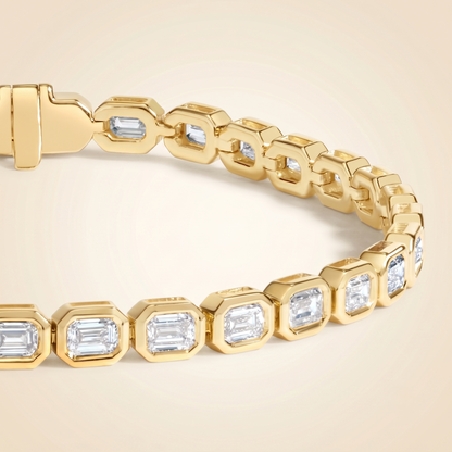 Bezel-Set Emerald Cut Diamond Tennis Bracelet in Gold
