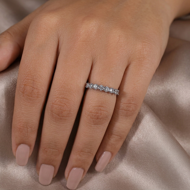 Seven-Stone Round Cut Diamond Band
