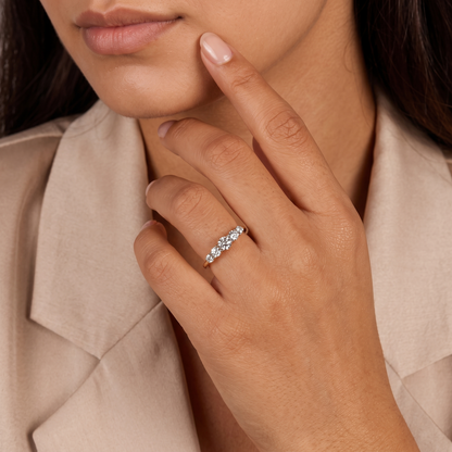 Five-Stone Graduated Round Cut Diamond Band