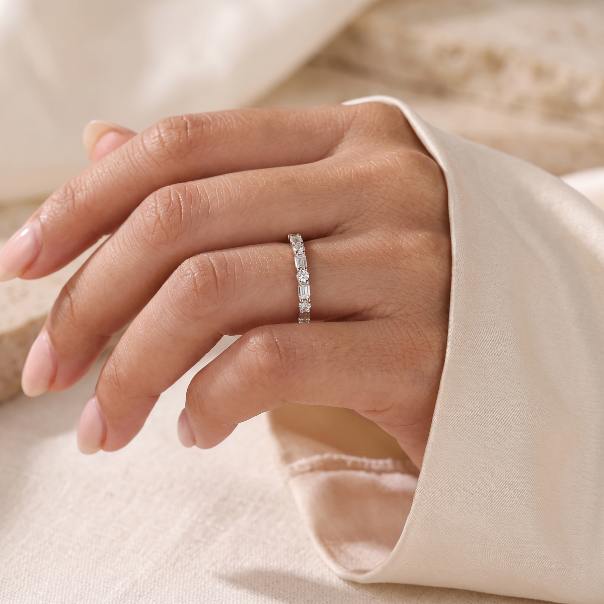 alternating emerald and round cut wedding band
