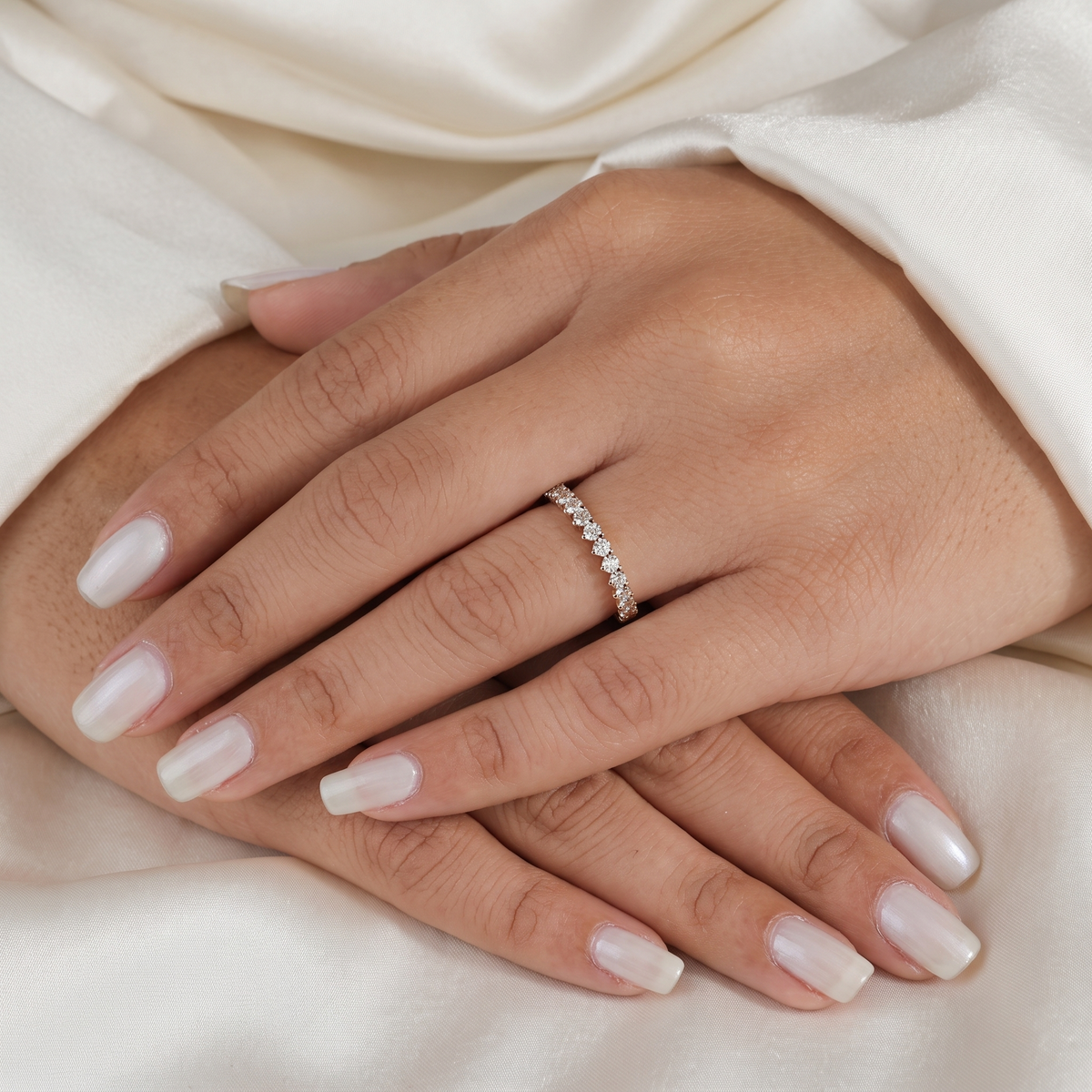 graduated round cut diamond half-eternity band