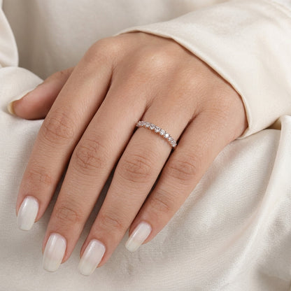 Graduated Round Cut Diamond Half-Eternity Band