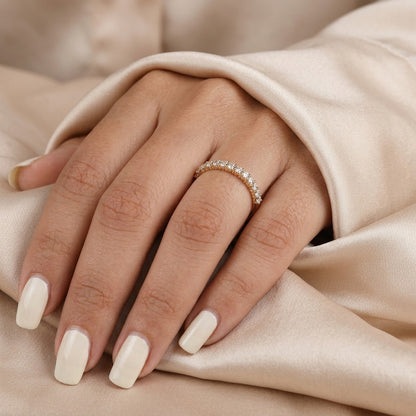Graduated Round Cut Diamond Half-Eternity Band