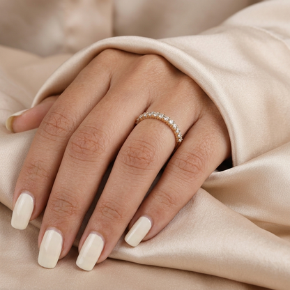 Graduated Round Cut Diamond Half-Eternity Band