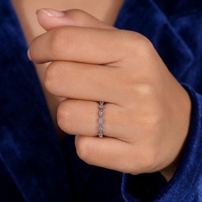 Vintage-Inspired Round Diamond Band