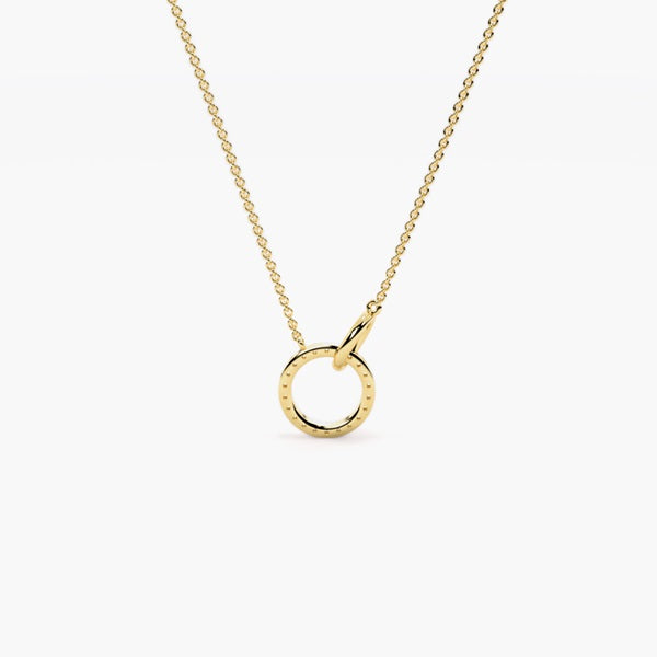 lab grown diamond circle pendant necklace in yellow gold